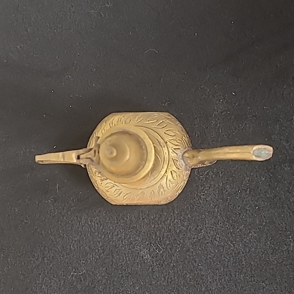 Saran Brass Indian Tea Water Pot - Picture 5 of 8